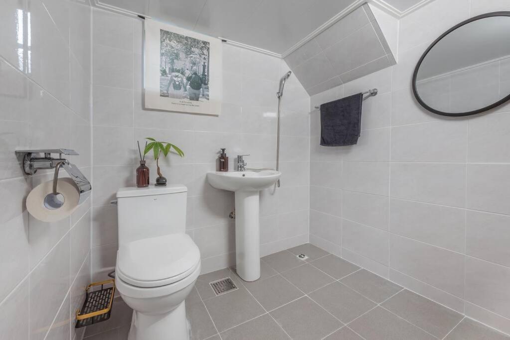 New Open - Walking Distance To Seomyeon, Max 6pax, Three Rooms, 1 Complimentary Parking Busan