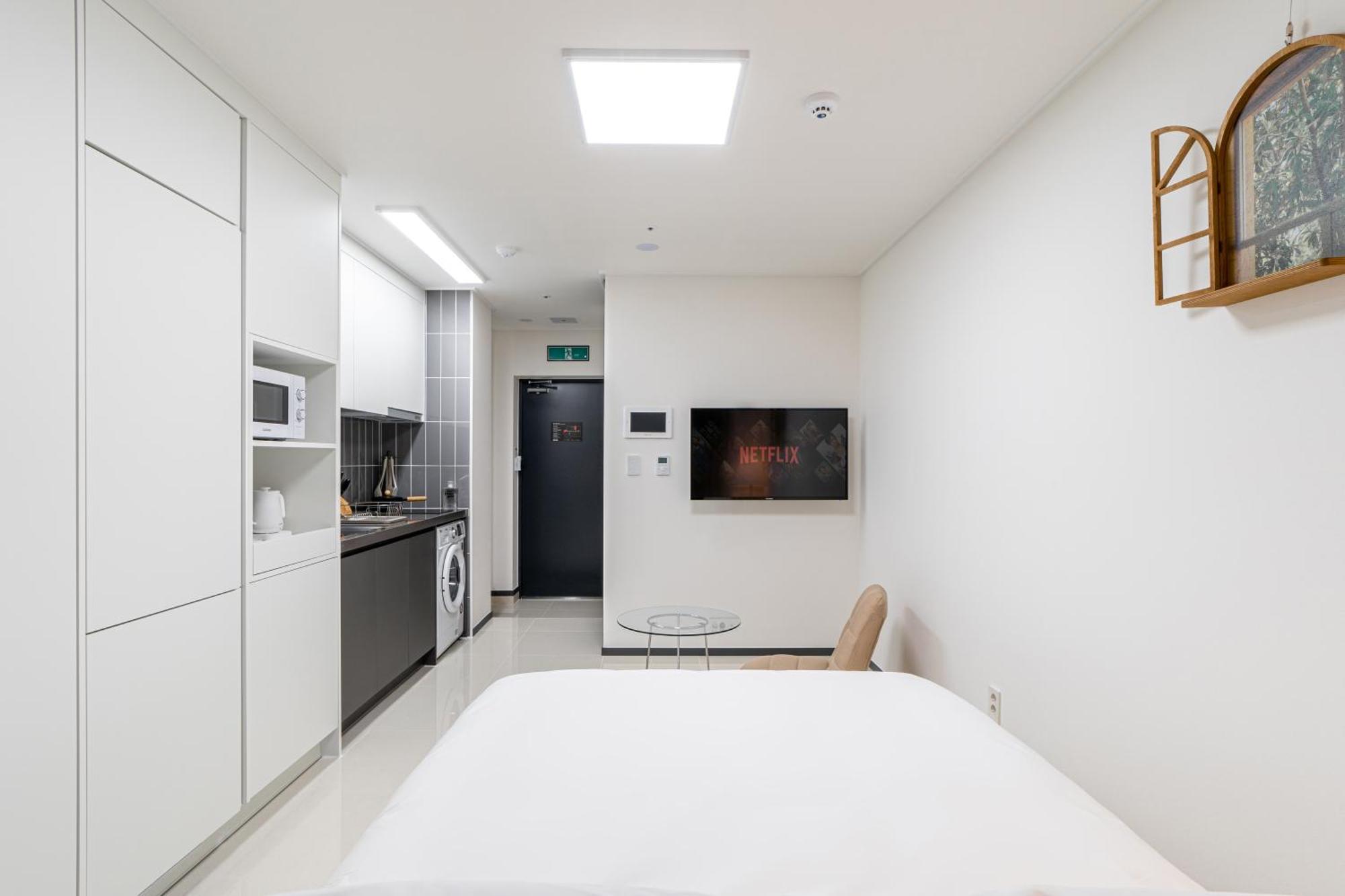 Urbanstay Cityhall Apartment Busan