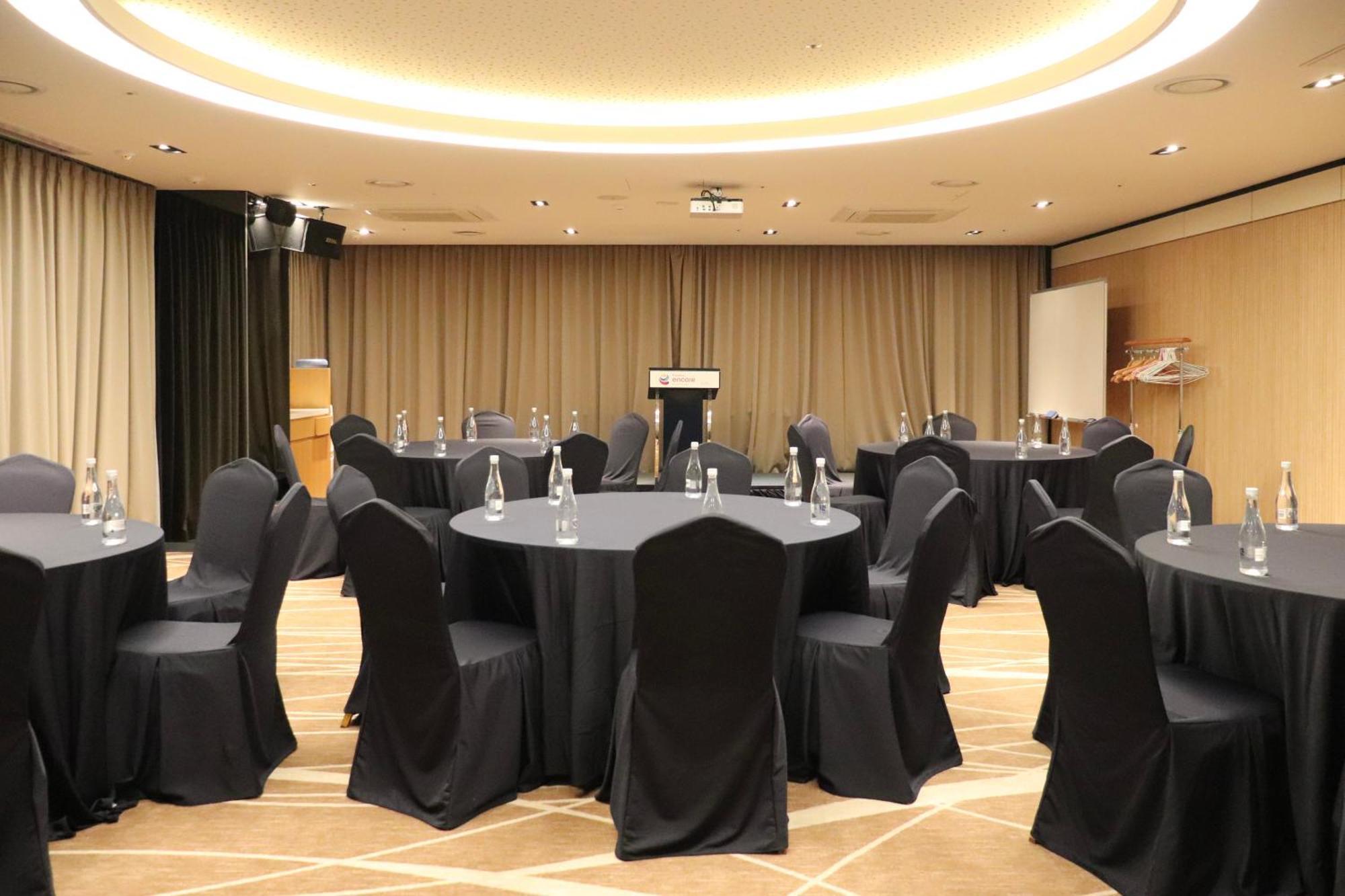 Hotel Ramada Encore By Wyndham Station 3*