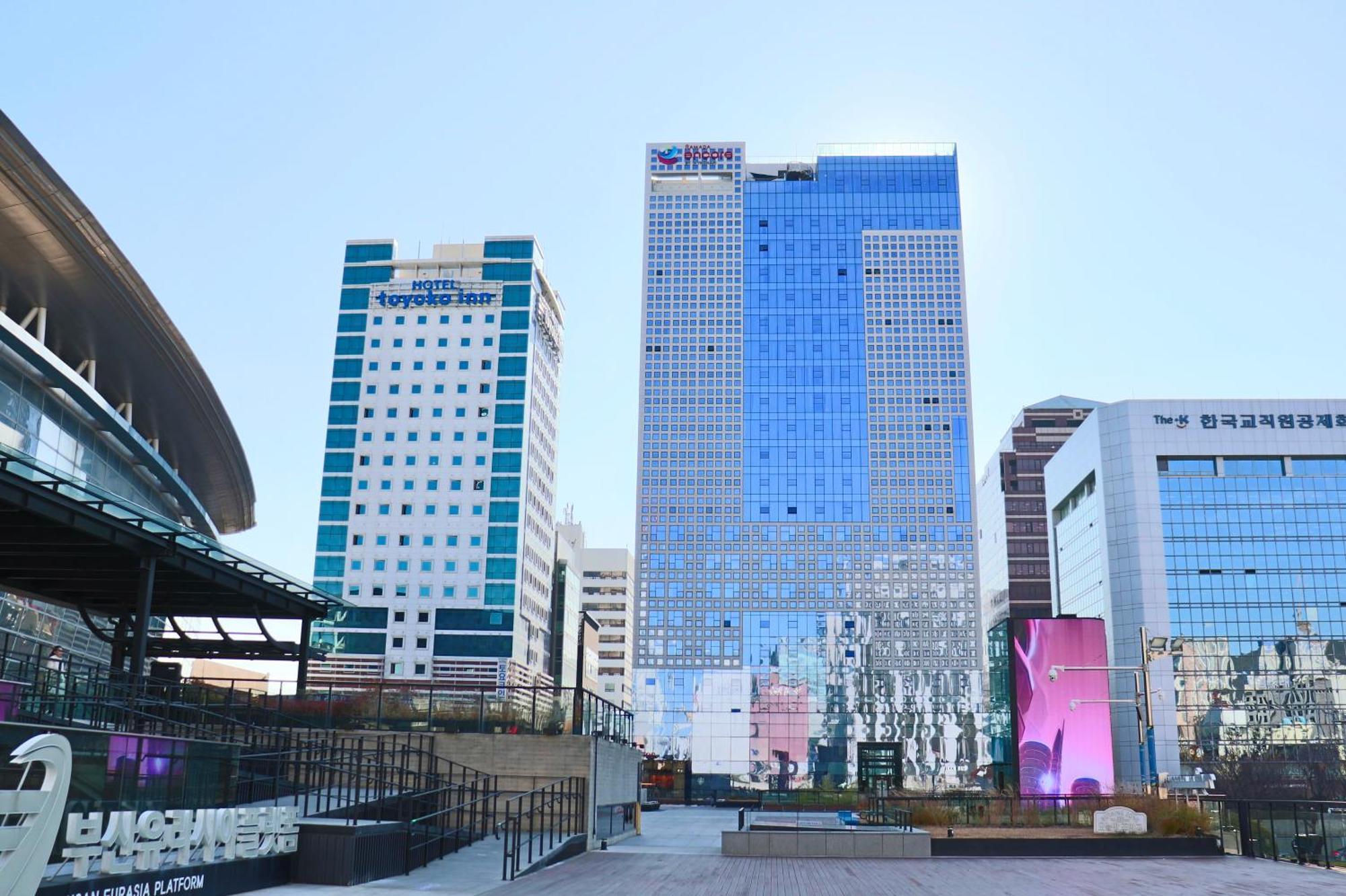 Ramada Encore By Wyndham Station 3*