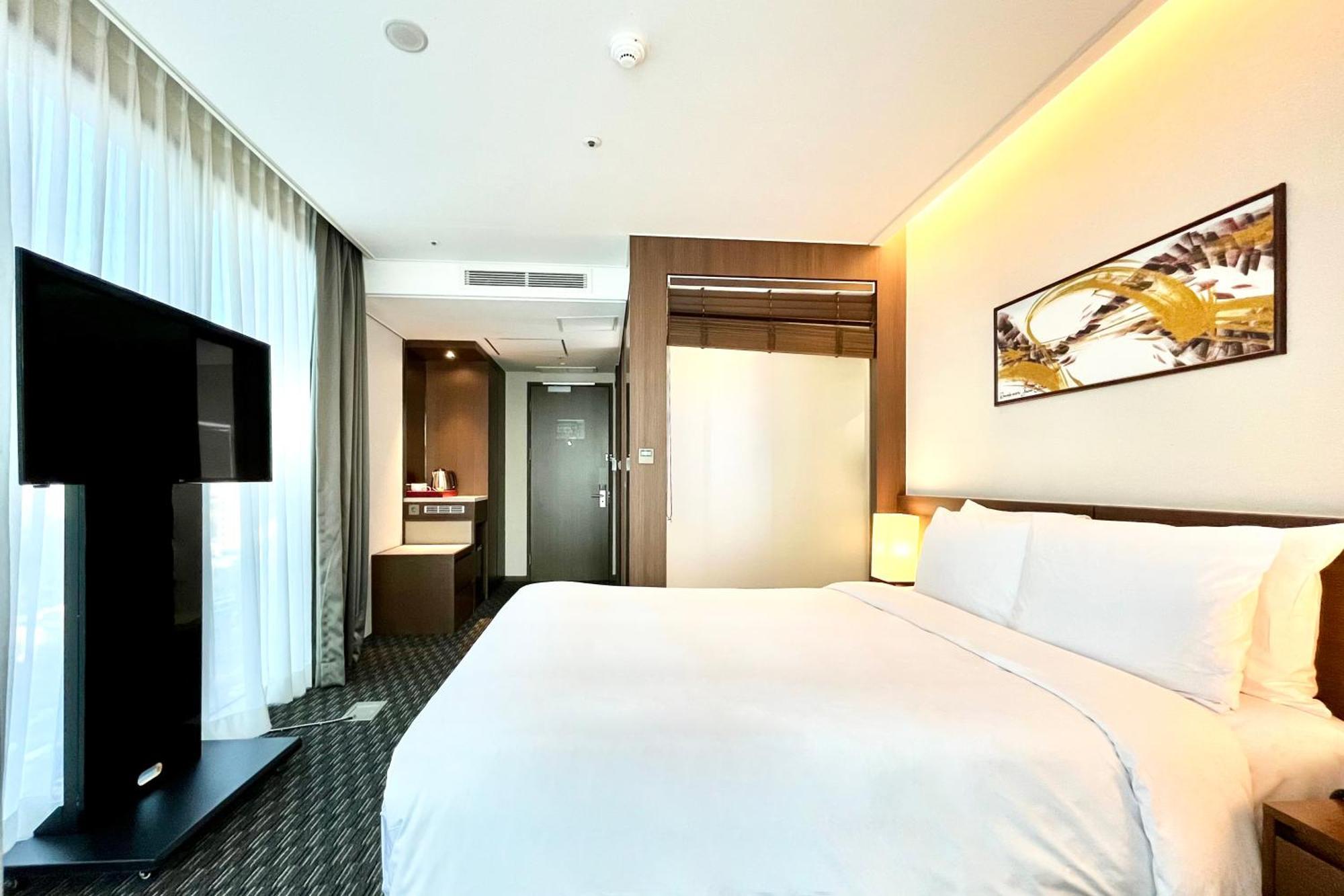 Hotel Ramada Encore By Wyndham Station 3*