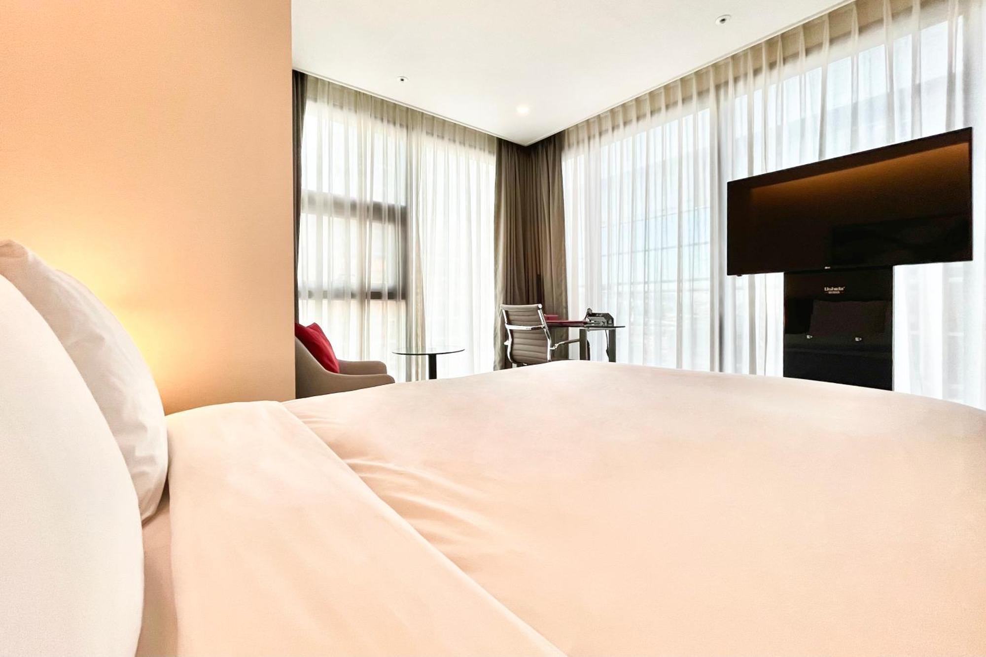 Ramada Encore By Wyndham Station Hotel Busan
