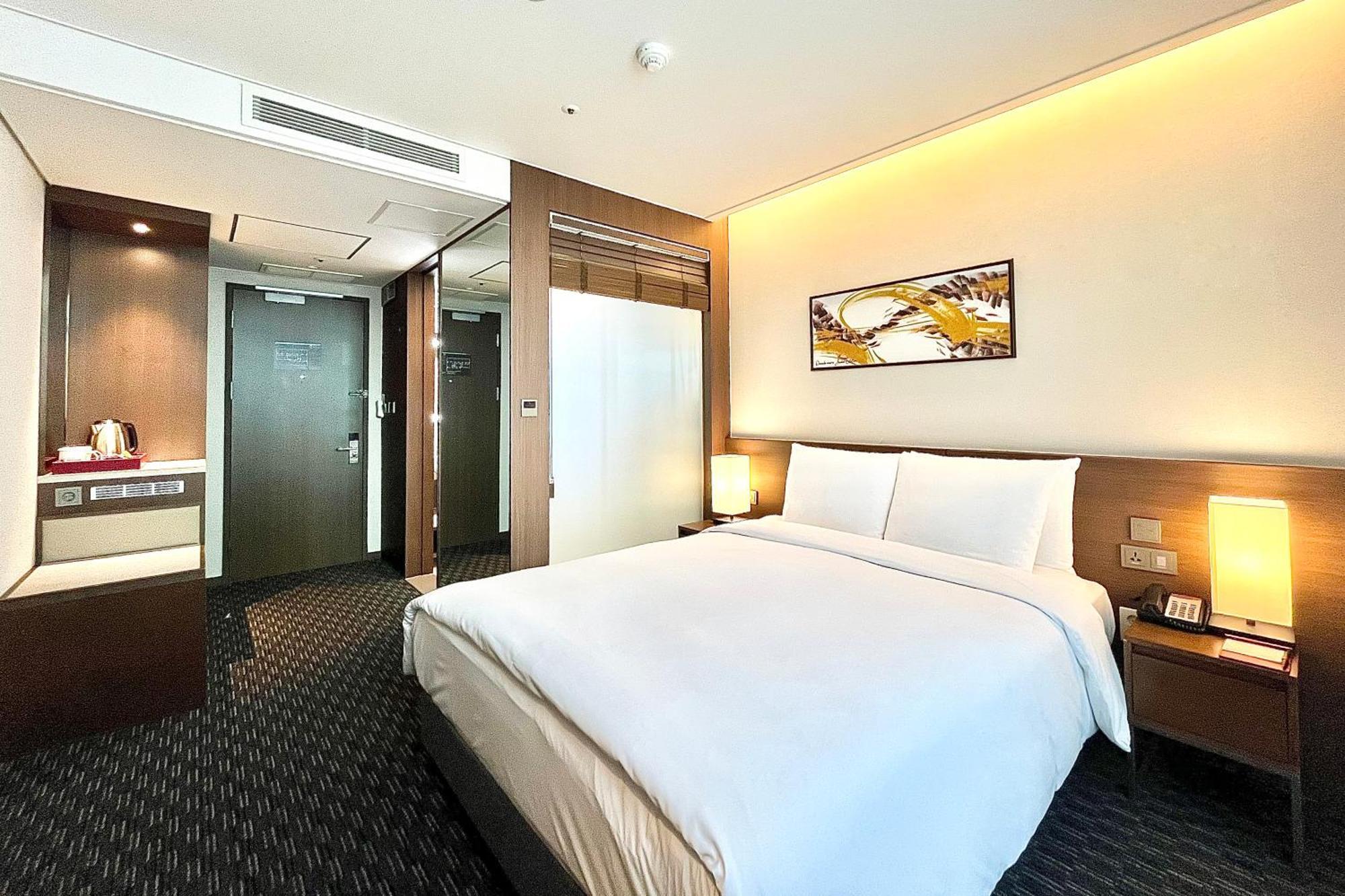 Hotel Ramada Encore By Wyndham Station 3*