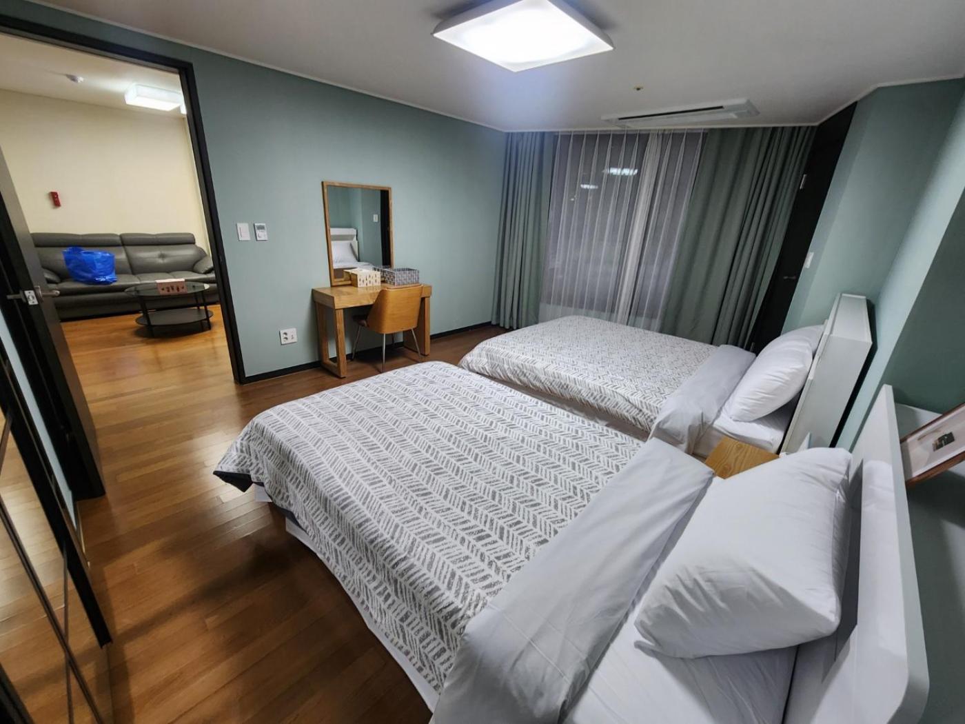 Apartamento 2 Minutes Run To The Sea Only 152m, Special Benefit Of Waterpark 195m Away Busan