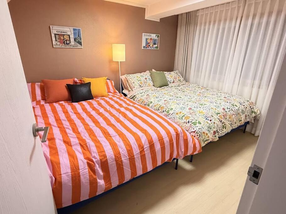 Apartment Korea Traditional Family House In *