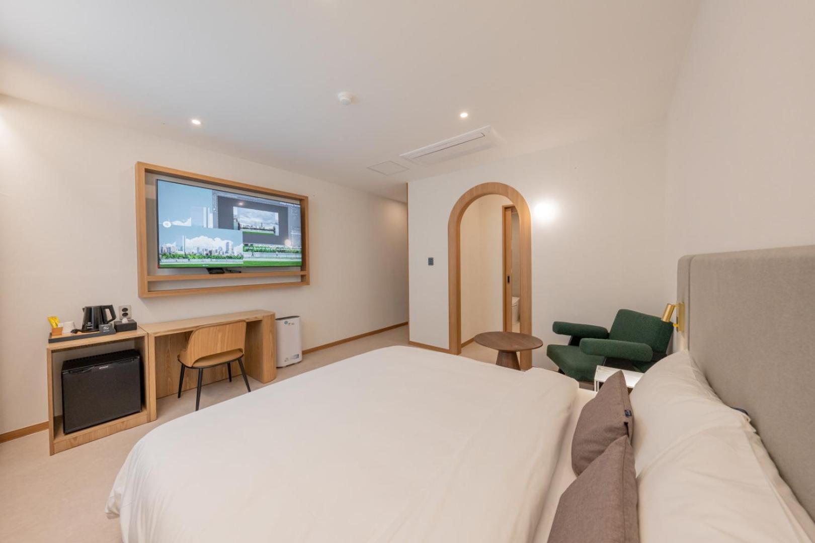 Hotel H-avenue Munhyeon *
