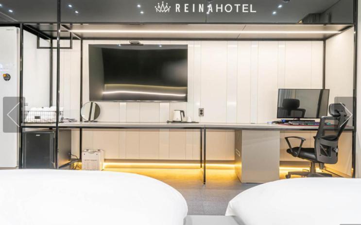 Reina Hotel