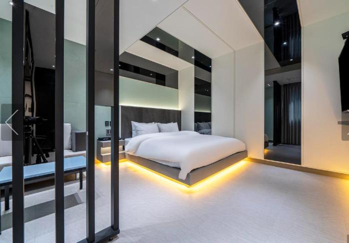 Hotel Reina *