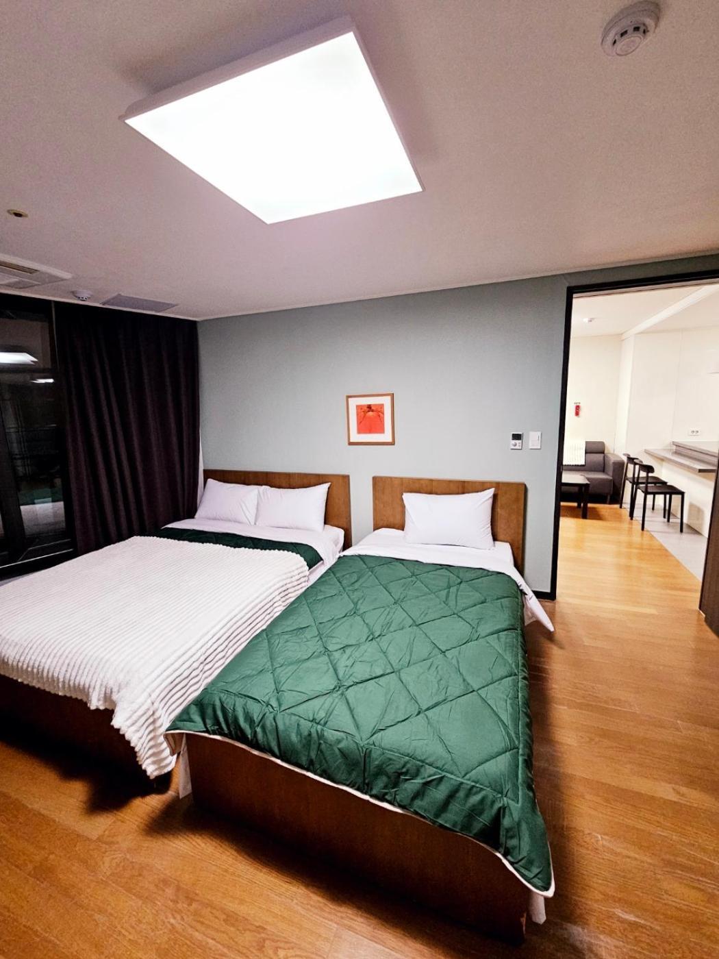2 Minutes Run To The Sea Only 152m, Special Benefit Of Waterpark 195m Away Apartamento Busan