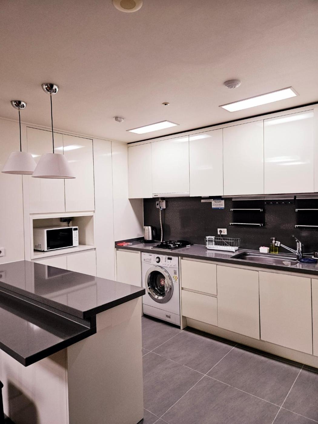 Apartamento 2 Minutes Run To The Sea Only 152m, Special Benefit Of Waterpark 195m Away Busan