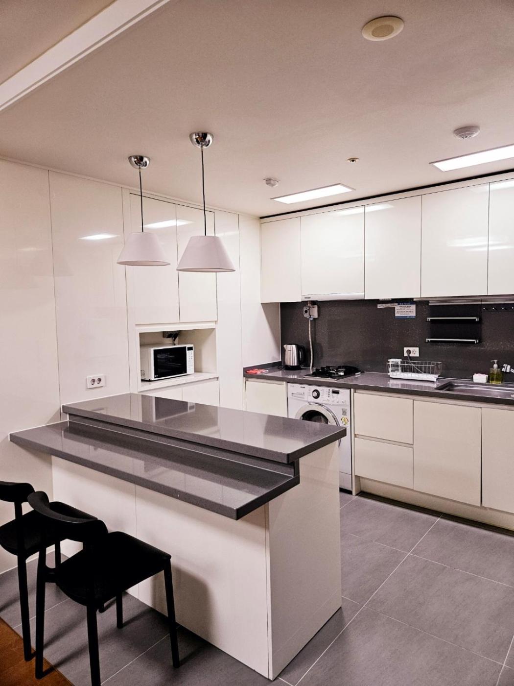 2 Minutes Run To The Sea Only 152m, Special Benefit Of Waterpark 195m Away Apartamento Busan