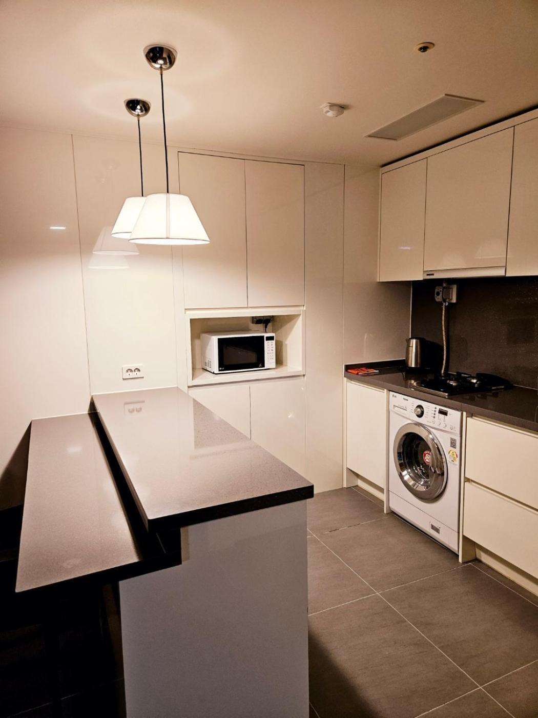 Apartamento 2 Minutes Run To The Sea Only 152m, Special Benefit Of Waterpark 195m Away Busan