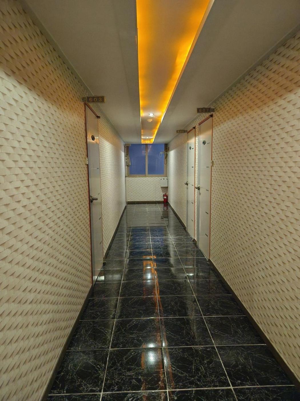 Y U Motel *