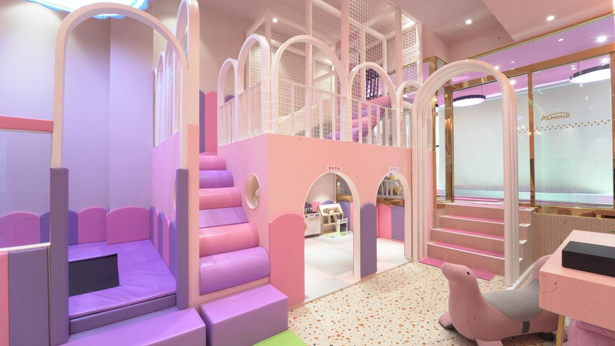 Hotel Almond Kids Poolvilla Nampo *