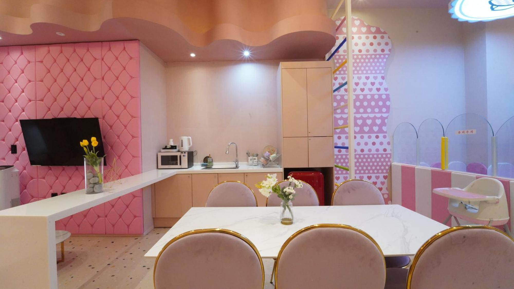 Almond Kids Poolvilla Nampo Hotel *
