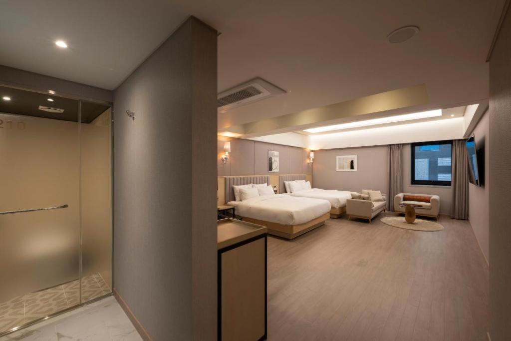 Hound Yeonsan Hotel Busan