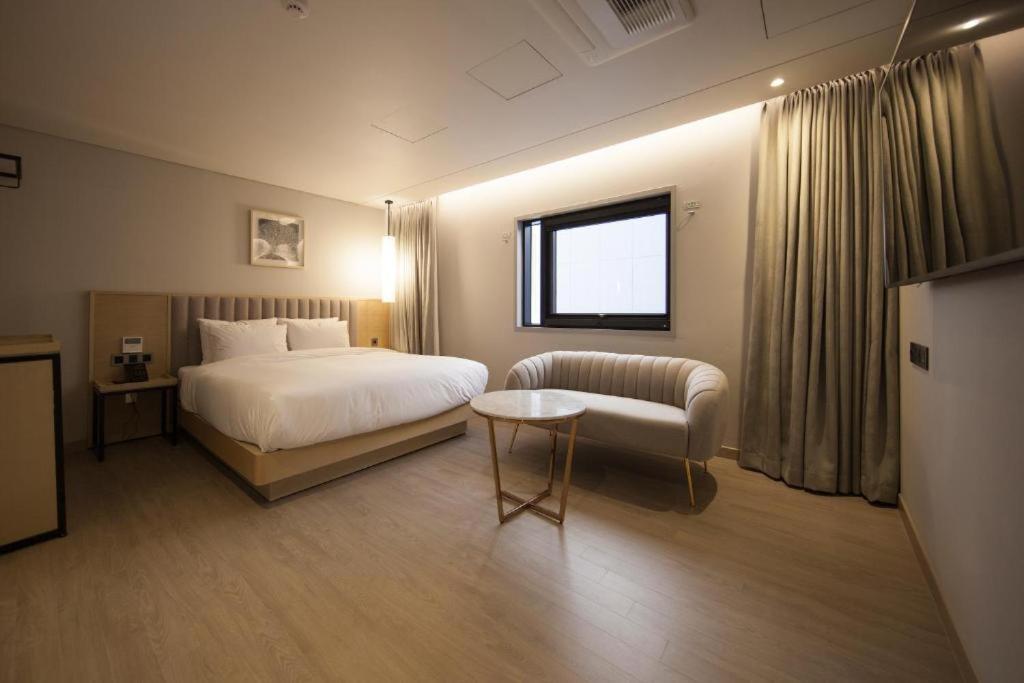 Hotel Hound Yeonsan Busan