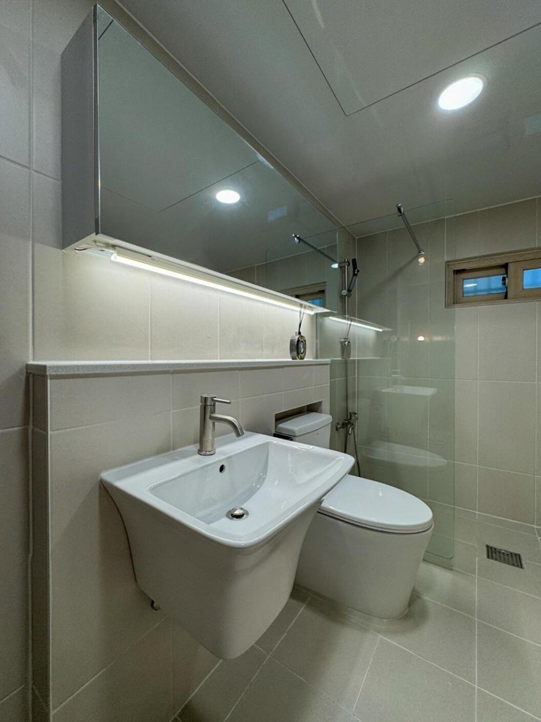 8-capacity # 3 # 4 Queen Beds # 10 Minutes On Foot From Station # Wood Tone # Emotional Interior # Netflix