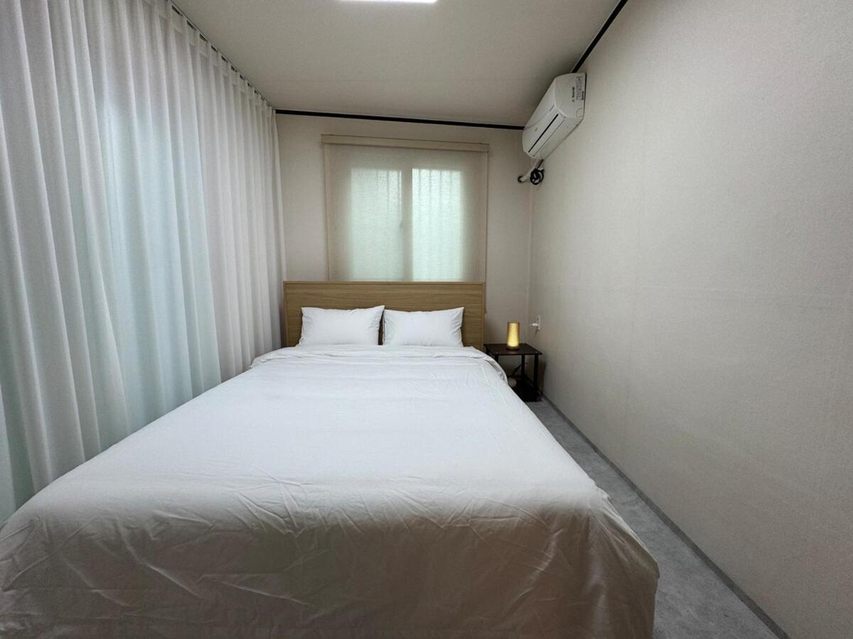 8-capacity # 3 # 4 Queen Beds # 10 Minutes On Foot From Station # Wood Tone # Emotional Interior # Netflix *