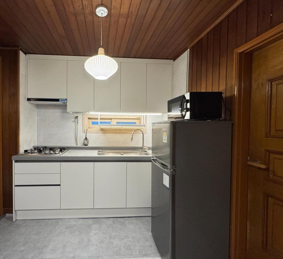8-capacity # 3 # 4 Queen Beds # 10 Minutes On Foot From Station # Wood Tone # Emotional Interior # Netflix *