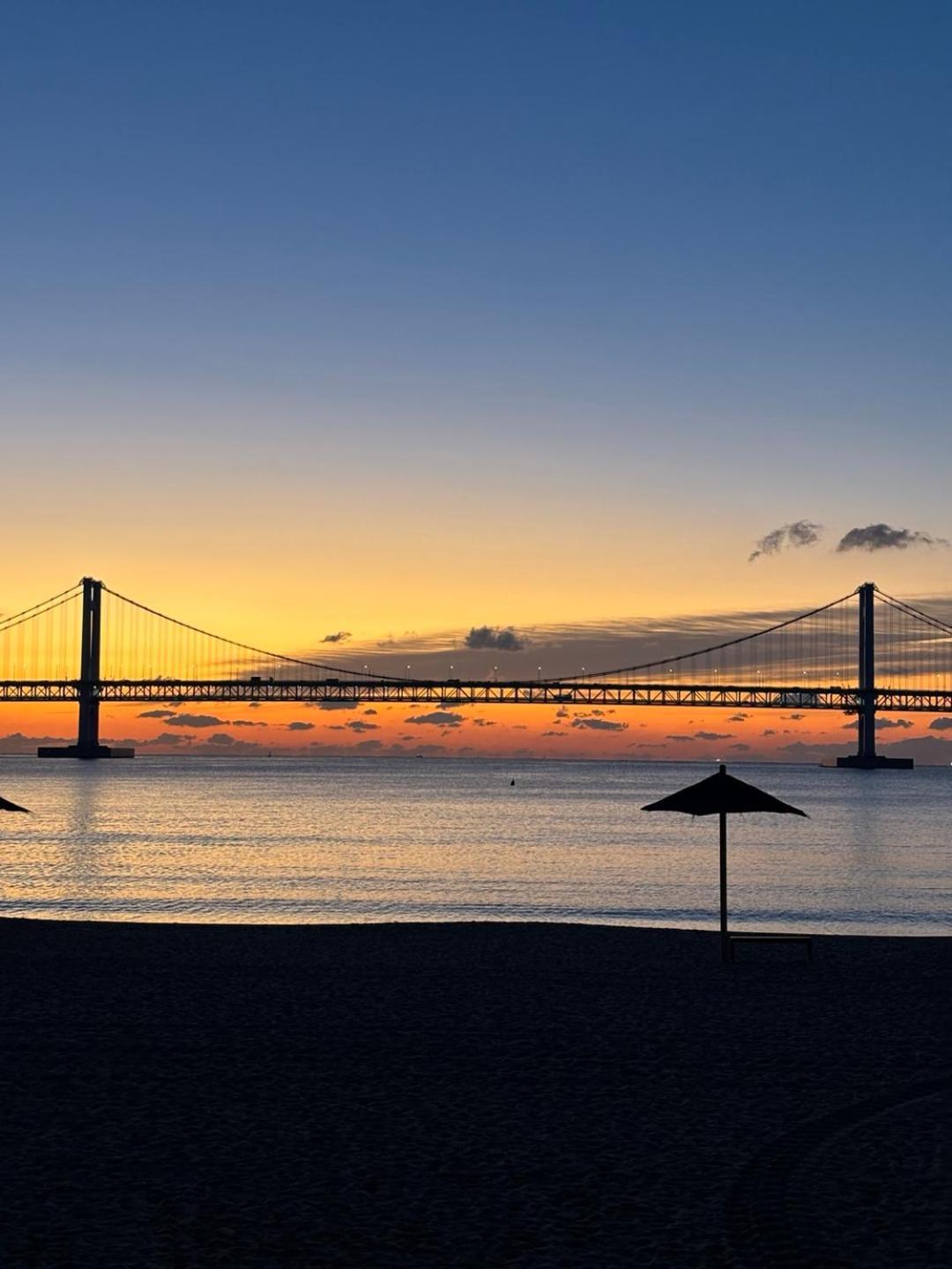 1 Minute To The Beach! Free Parking! Sauna And Gym