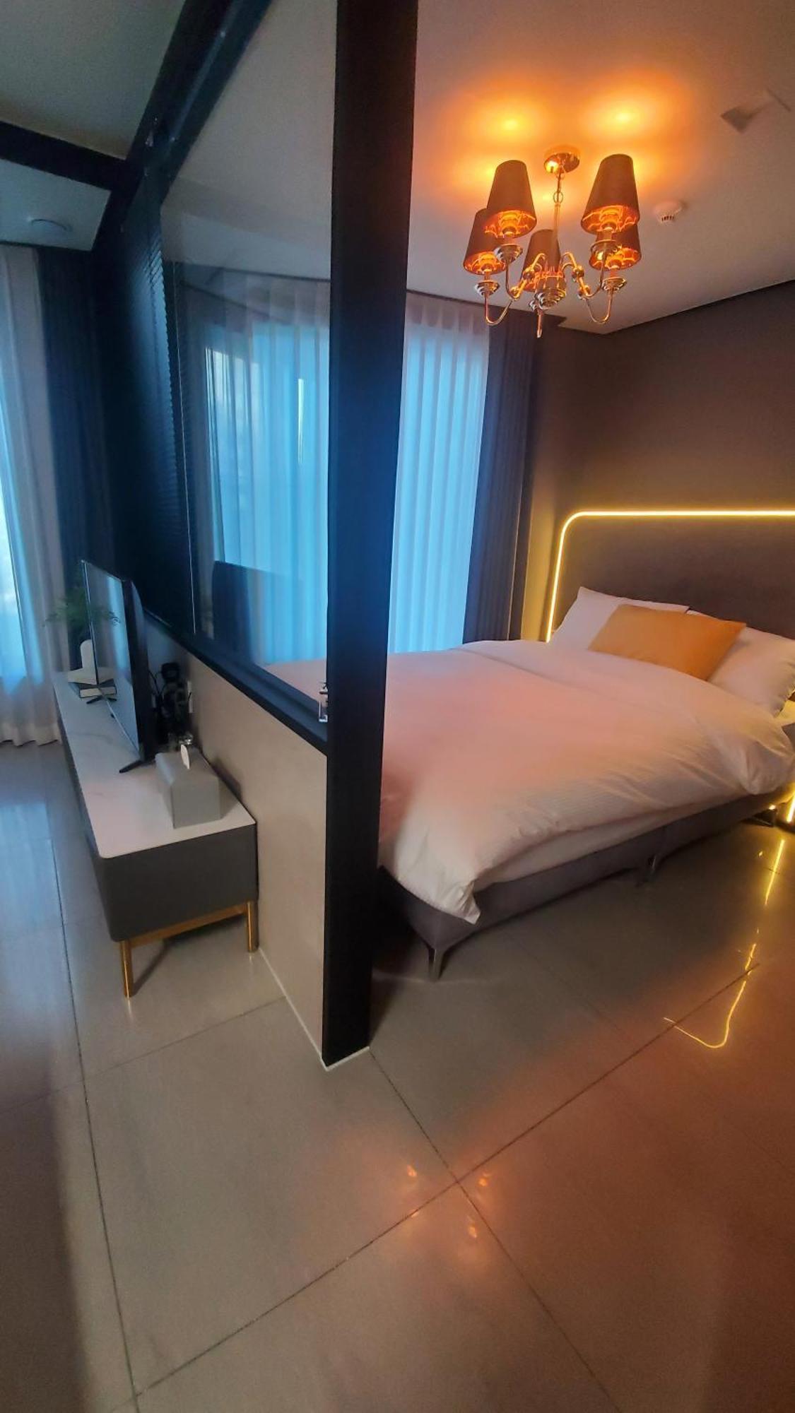 Apartment 1 Minute To The Beach! Free Parking! Sauna And Gym