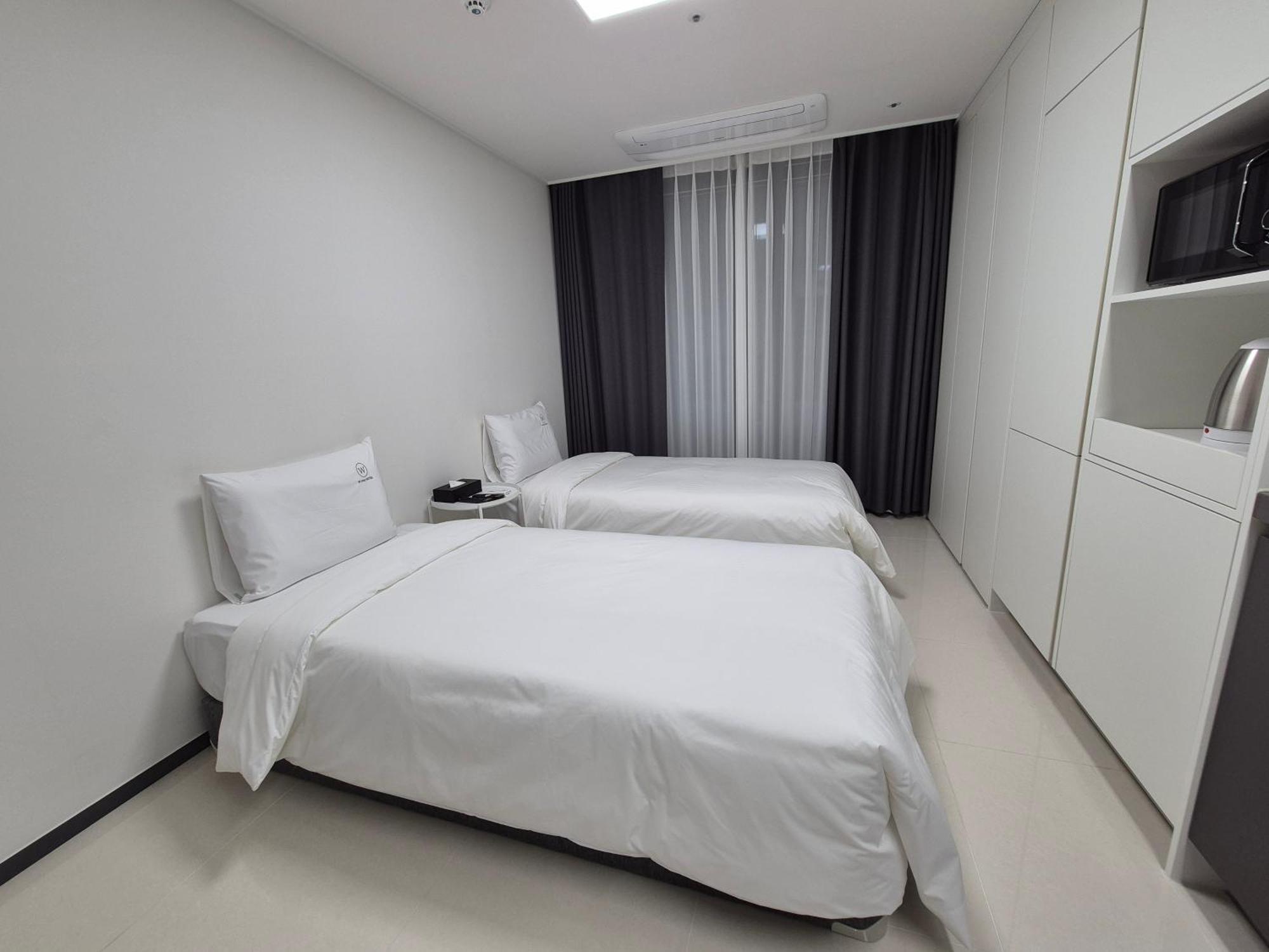W Hall Apartment