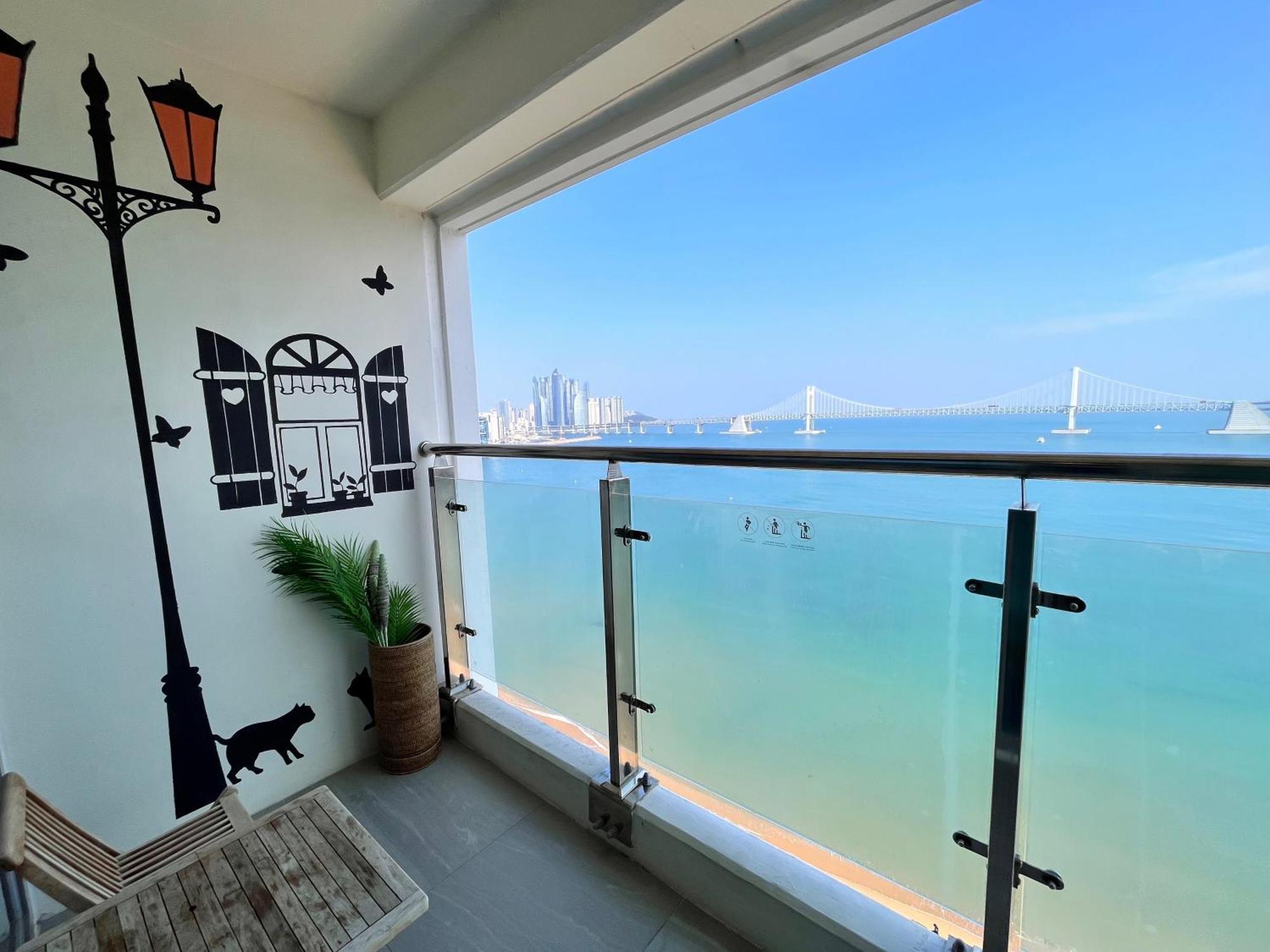 The First Hyoistay Gwangan Hotel