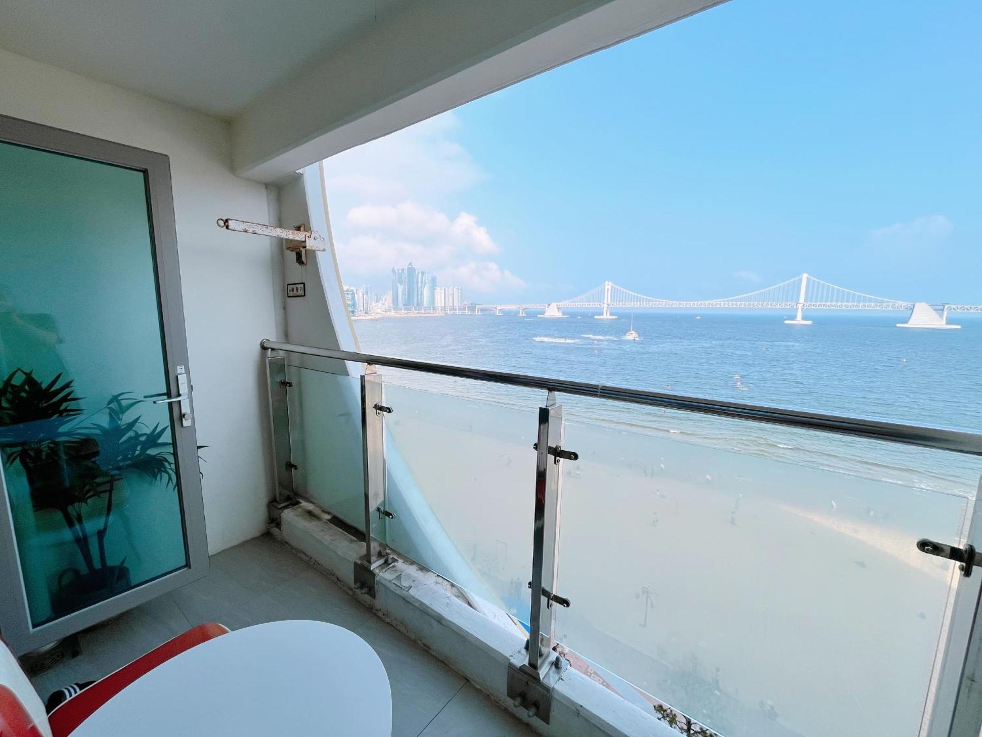 The First Hyoistay Gwangan Hotel