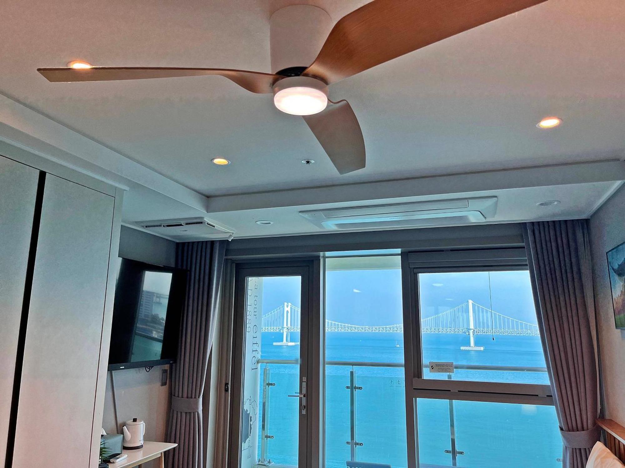 The First Hyoistay Gwangan Hotel