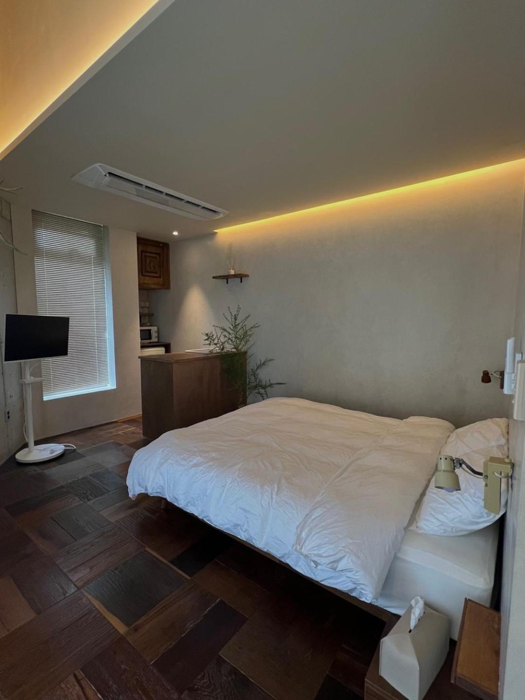 Hotel Frame *