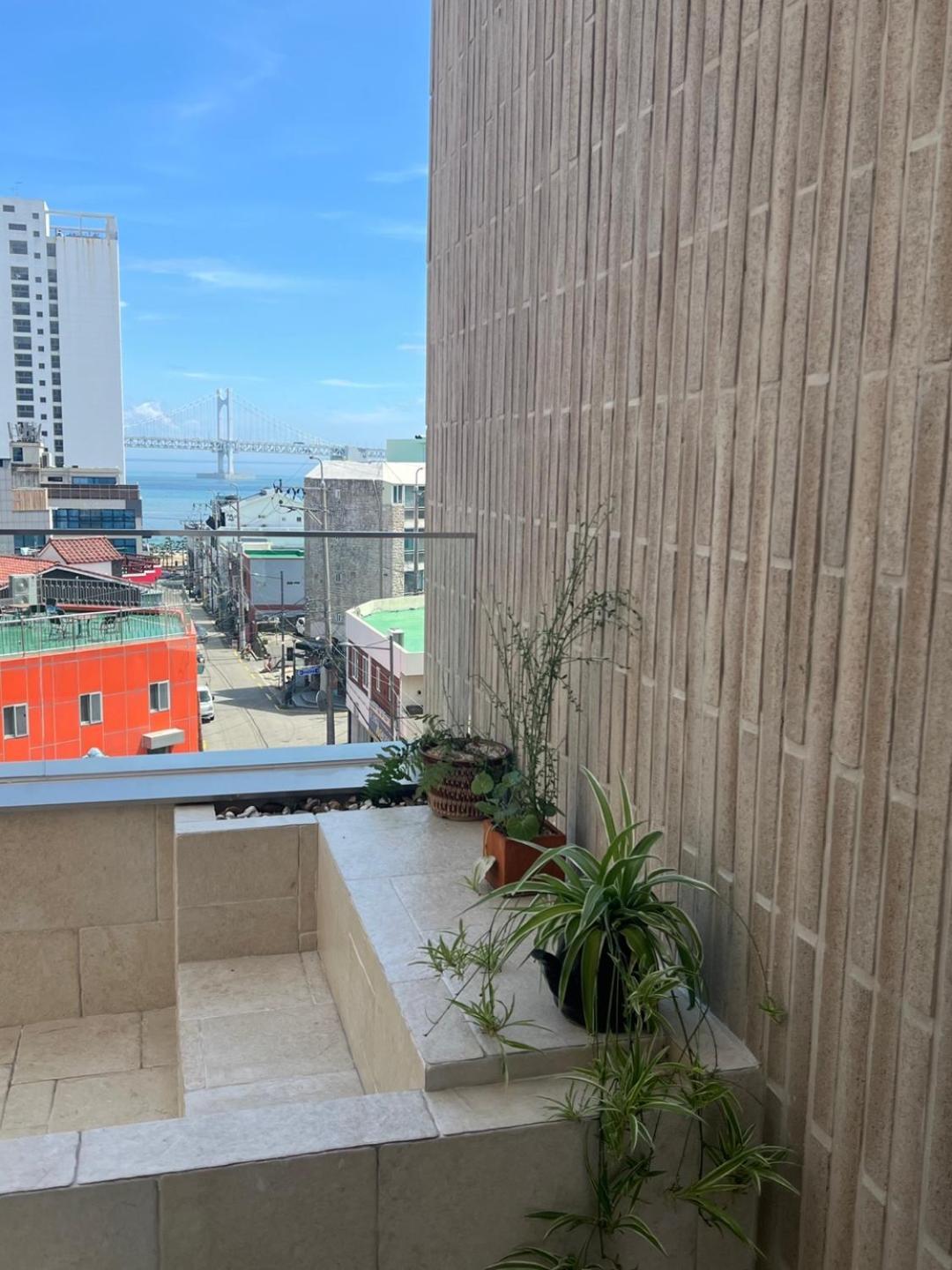 Hotel Frame *