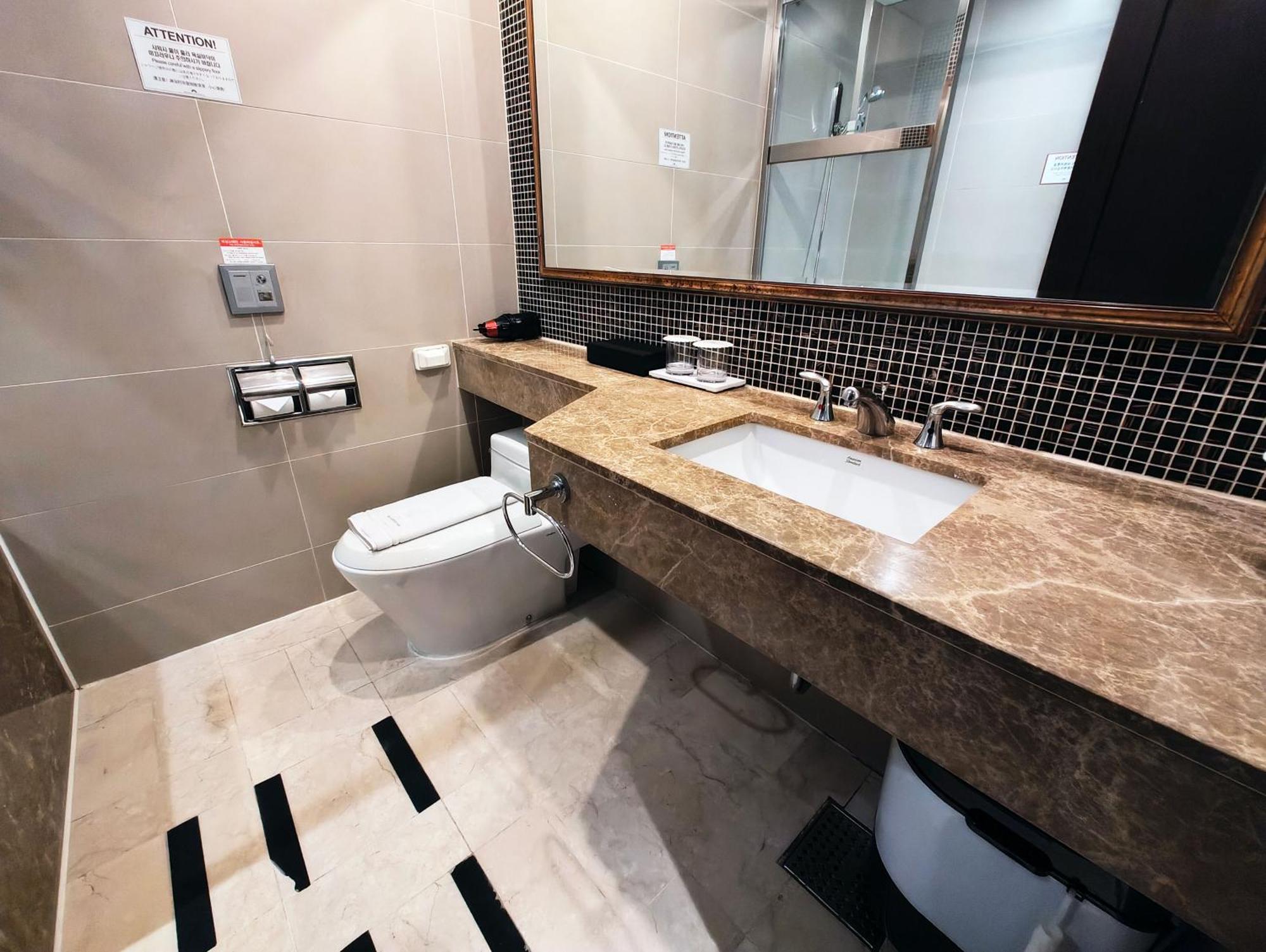 W Centum Hotel 4*