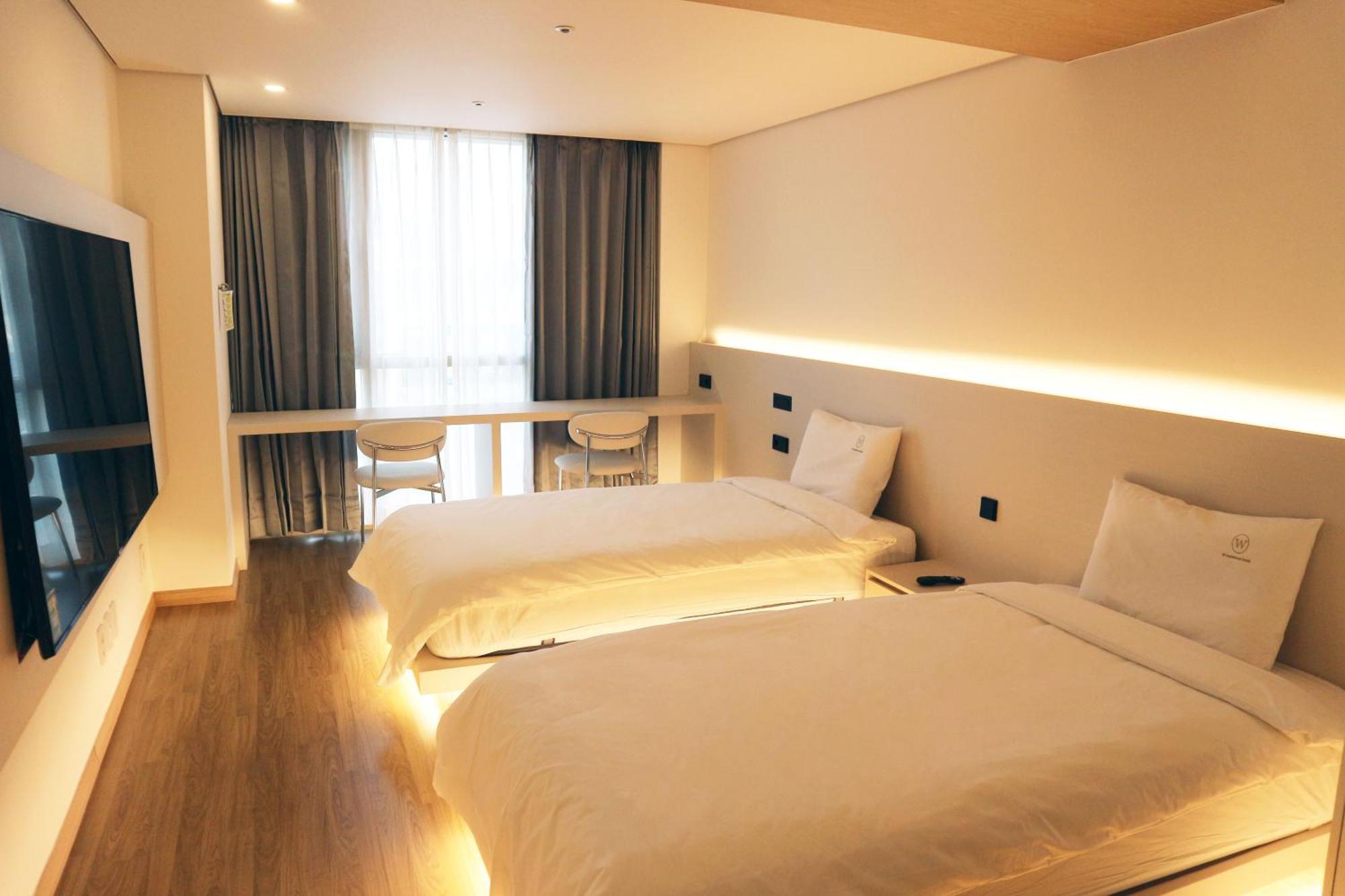 W Centum Hotel 4*