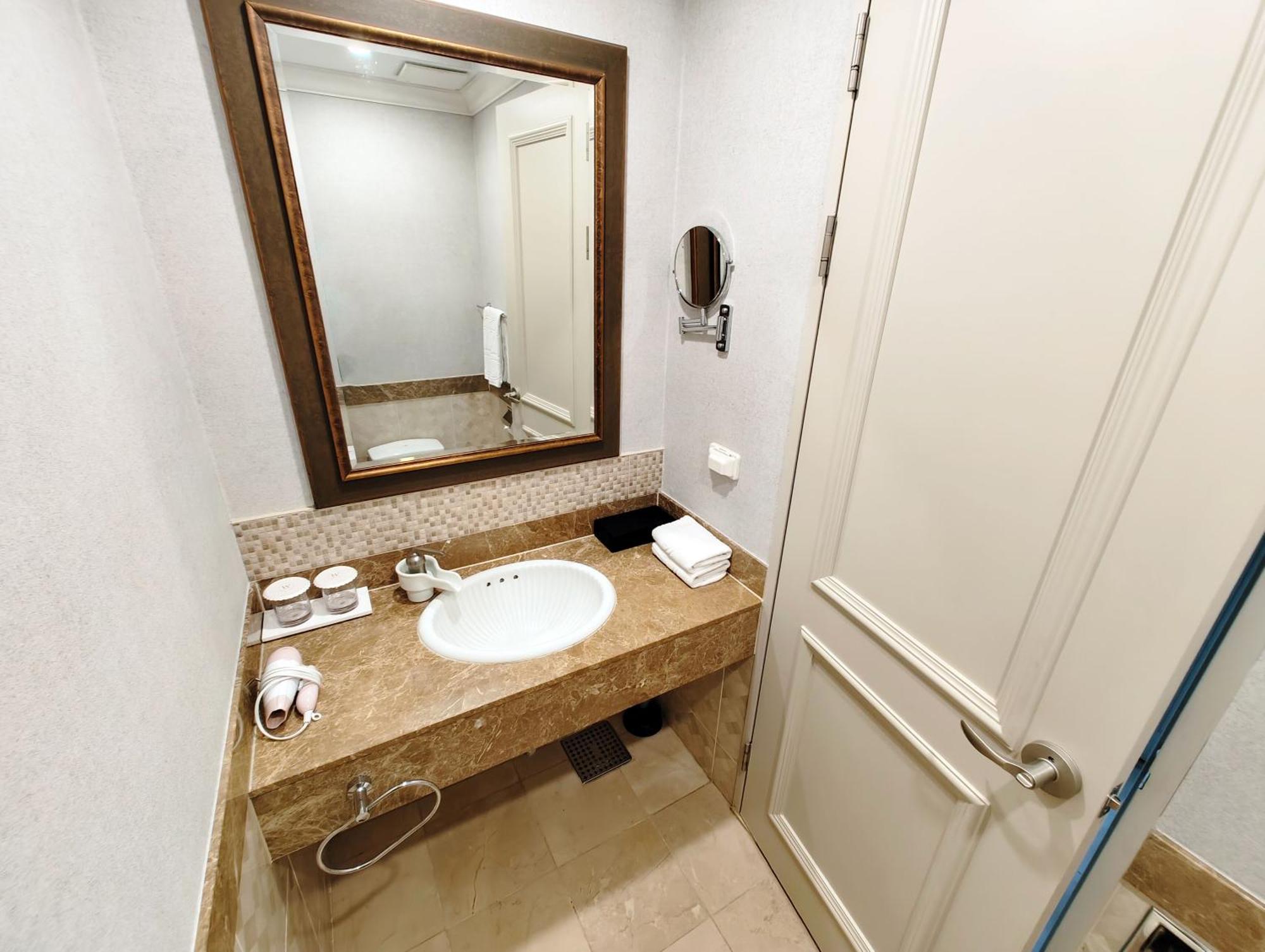 Hotel W Centum 4*