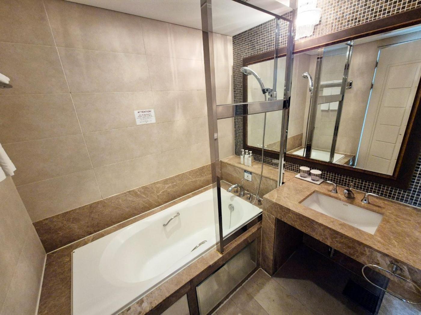 W Centum 4*