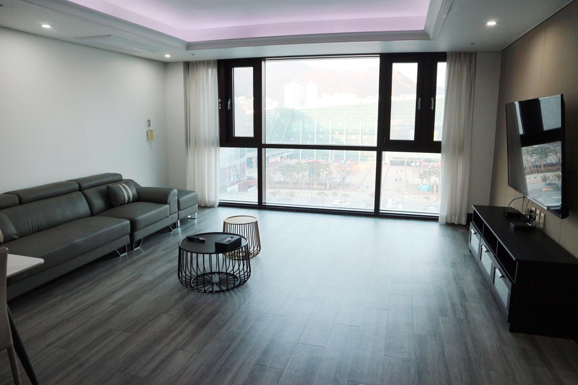 W Centum Hotel 4*