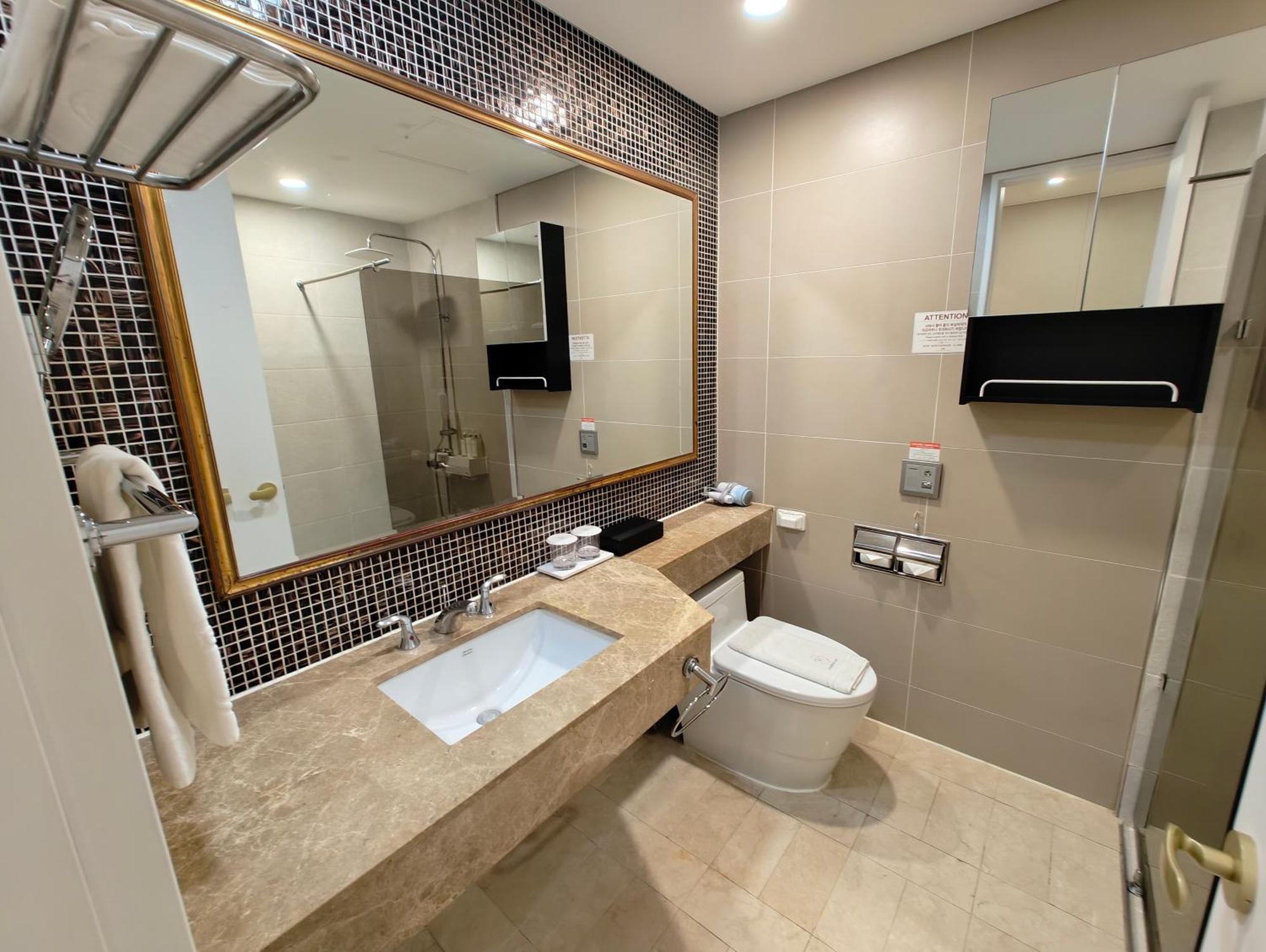 W Centum Hotel 4*