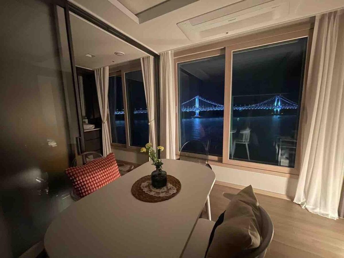 # Fantastic View Of The Entire Gwangan Bridge # Free Parking # Gym & Sauna Apartment *