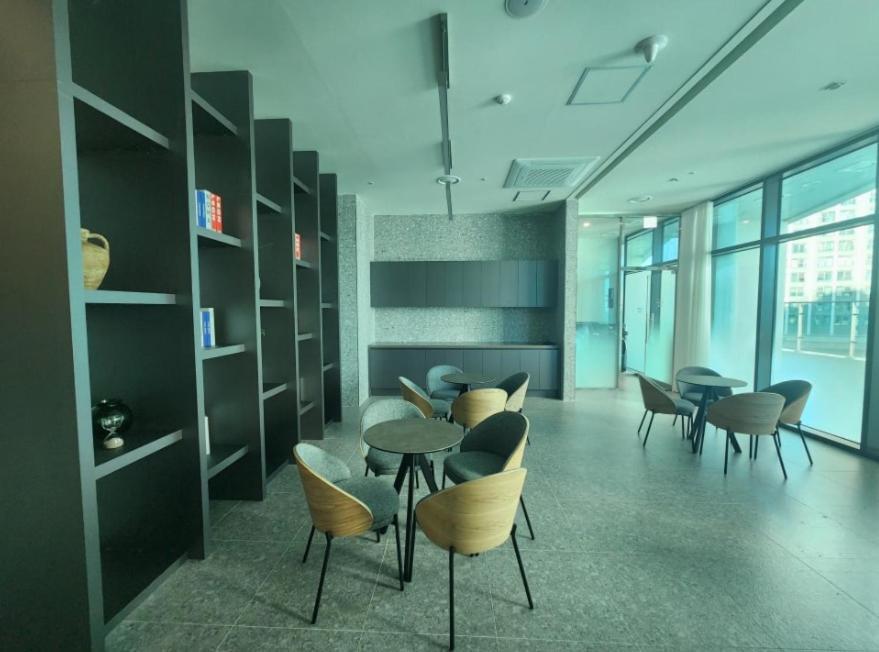 Apartment # Fantastic View Of The Entire Gwangan Bridge # Free Parking # Gym & Sauna