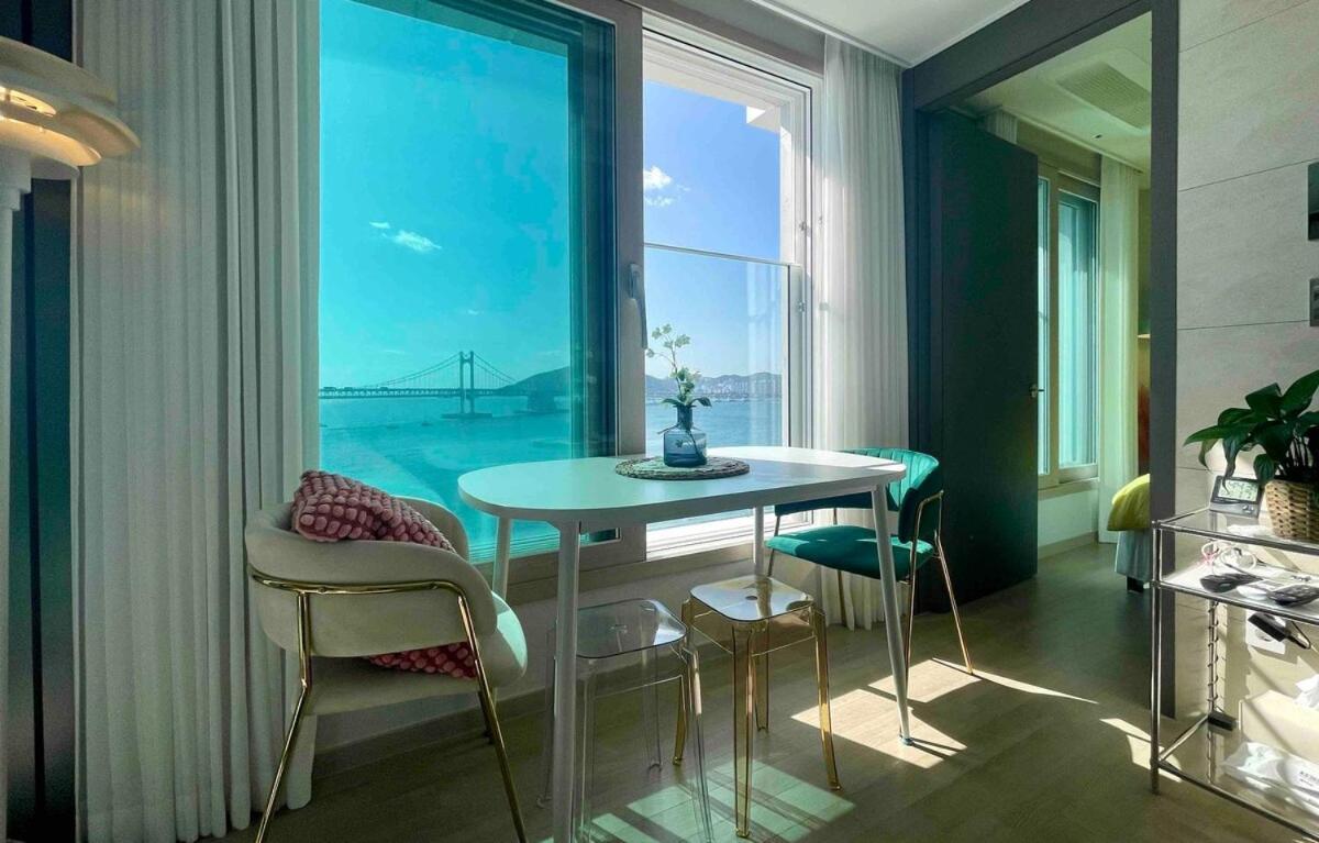# Fantastic View Of The Entire Gwangan Bridge # Free Parking # Gym & Sauna Apartment *
