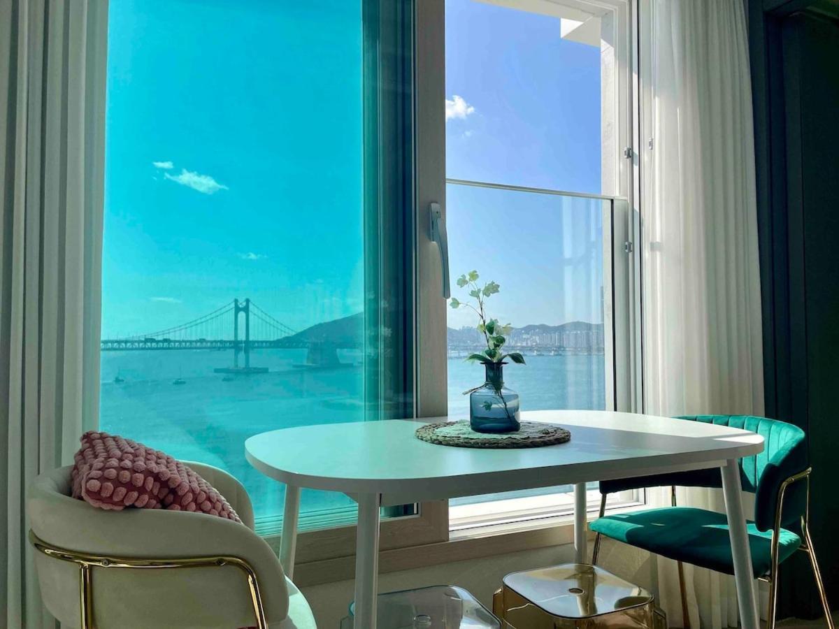 Apartment # Fantastic View Of The Entire Gwangan Bridge # Free Parking # Gym & Sauna