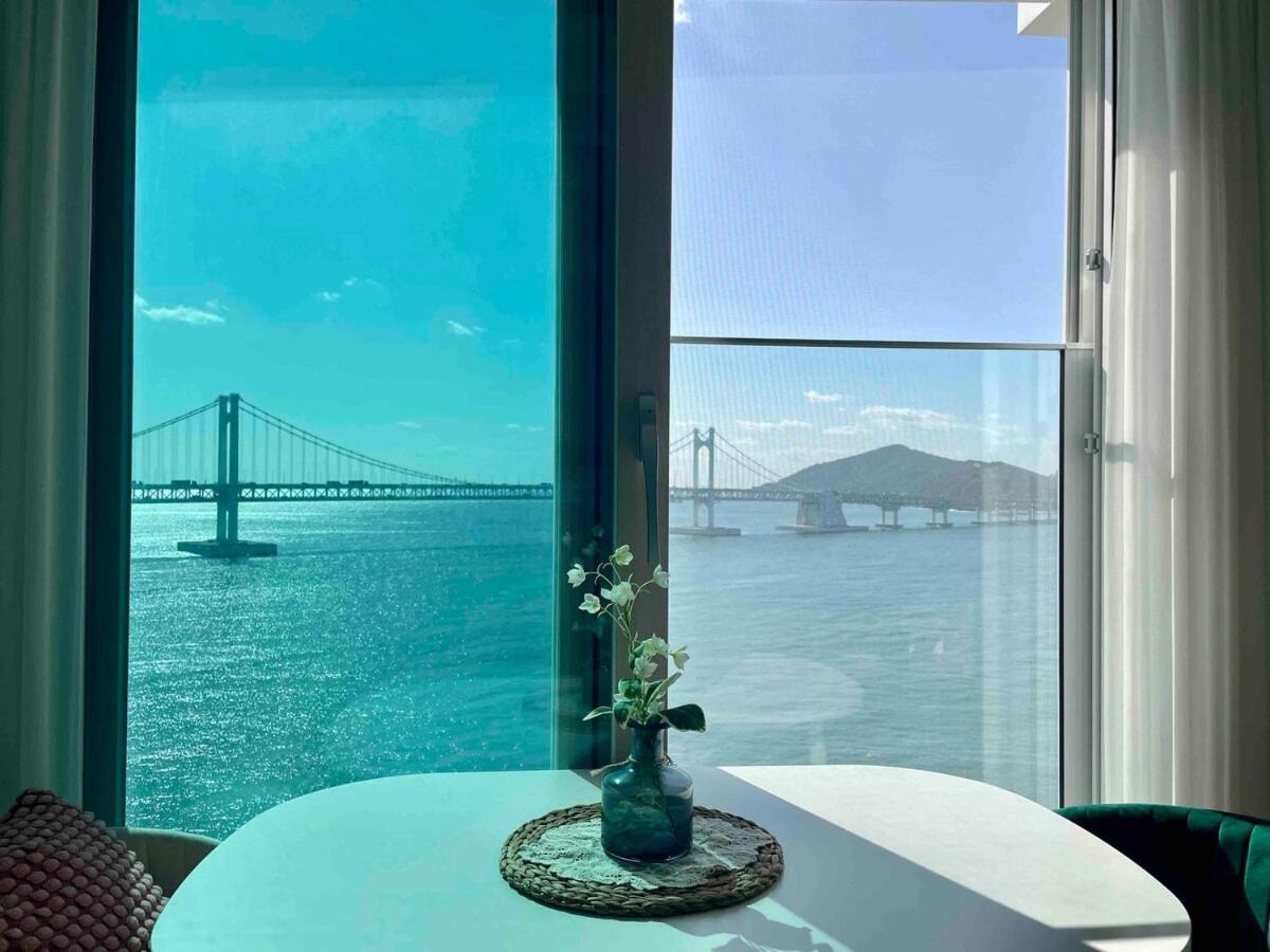 # Fantastic View Of The Entire Gwangan Bridge # Free Parking # Gym & Sauna Apartment *