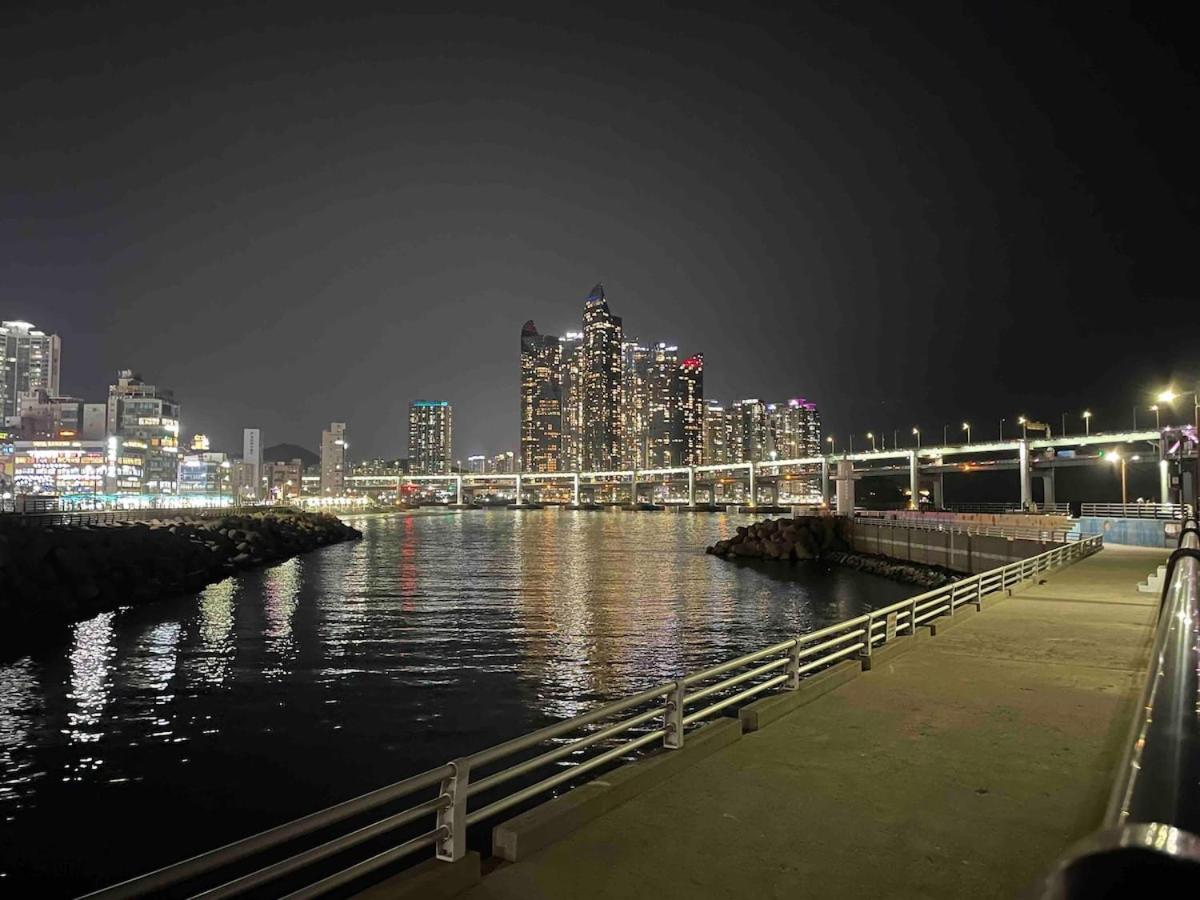 Apartment # Fantastic View Of The Entire Gwangan Bridge # Free Parking # Gym & Sauna Busan