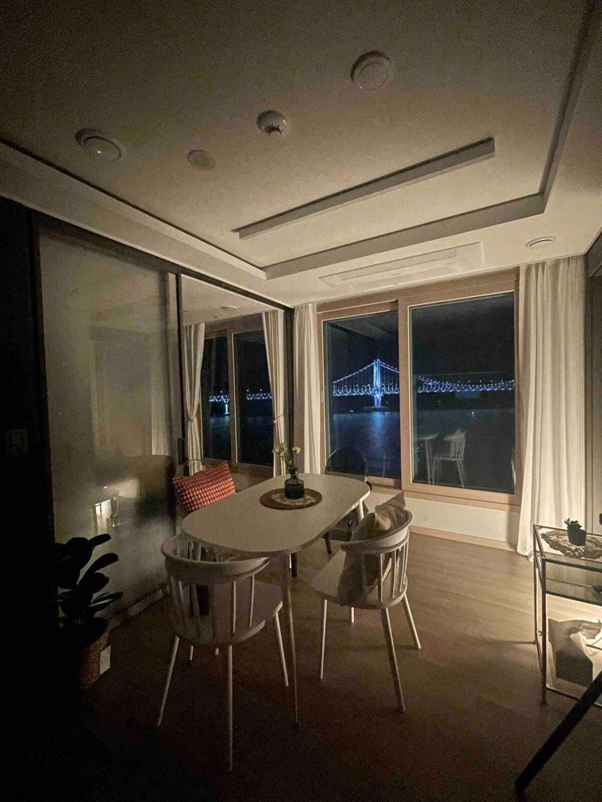 # Fantastic View Of The Entire Gwangan Bridge # Free Parking # Gym & Sauna Busan