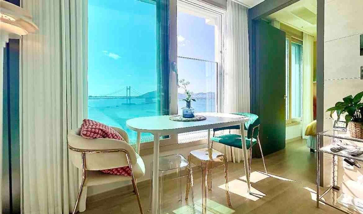 Apartment # Fantastic View Of The Entire Gwangan Bridge # Free Parking # Gym & Sauna