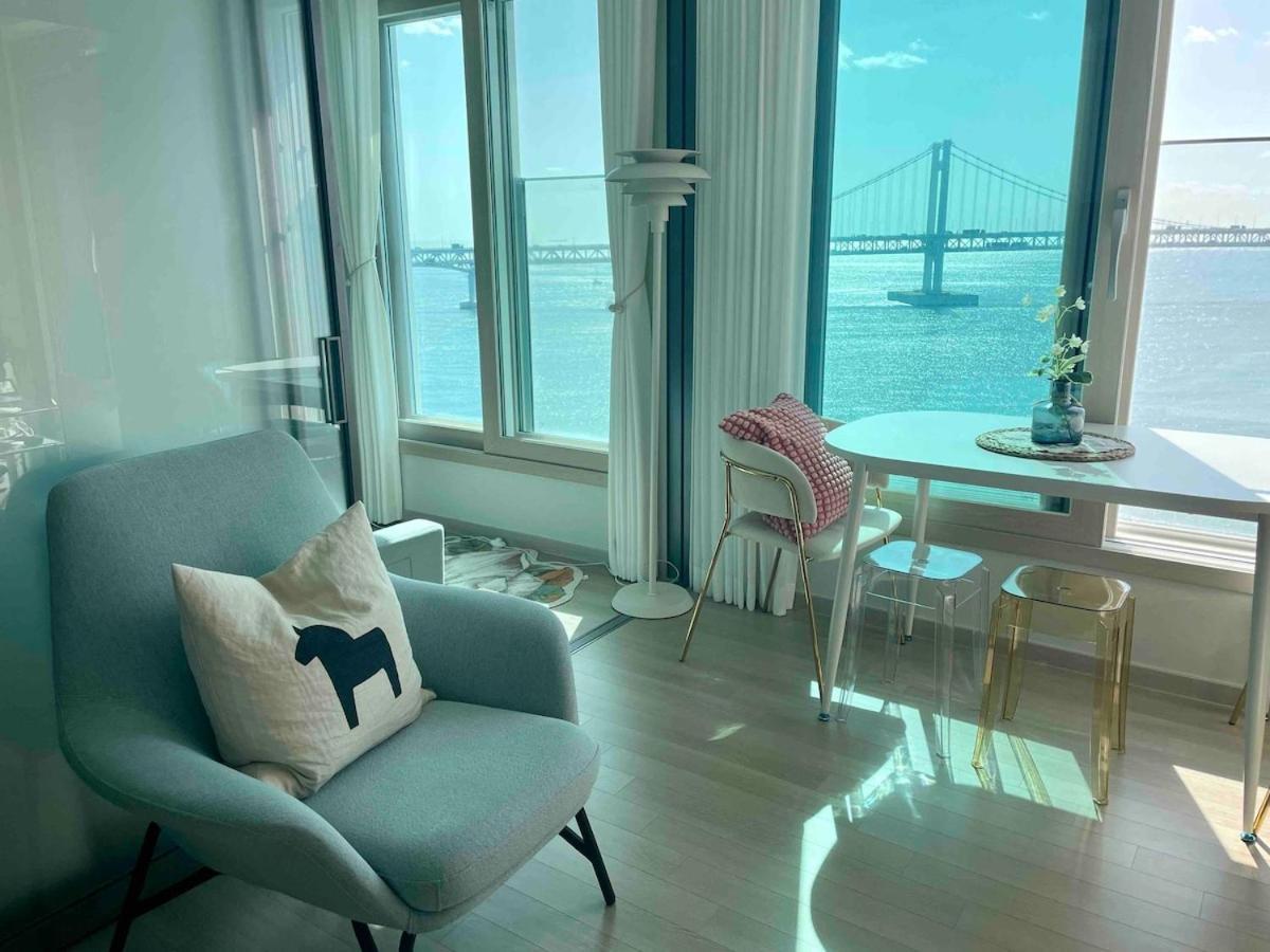 # Fantastic View Of The Entire Gwangan Bridge # Free Parking # Gym & Sauna Apartment *