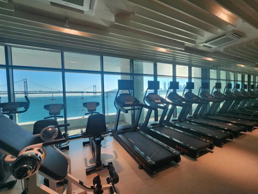 # Fantastic View Of The Entire Gwangan Bridge # Free Parking # Gym & Sauna *