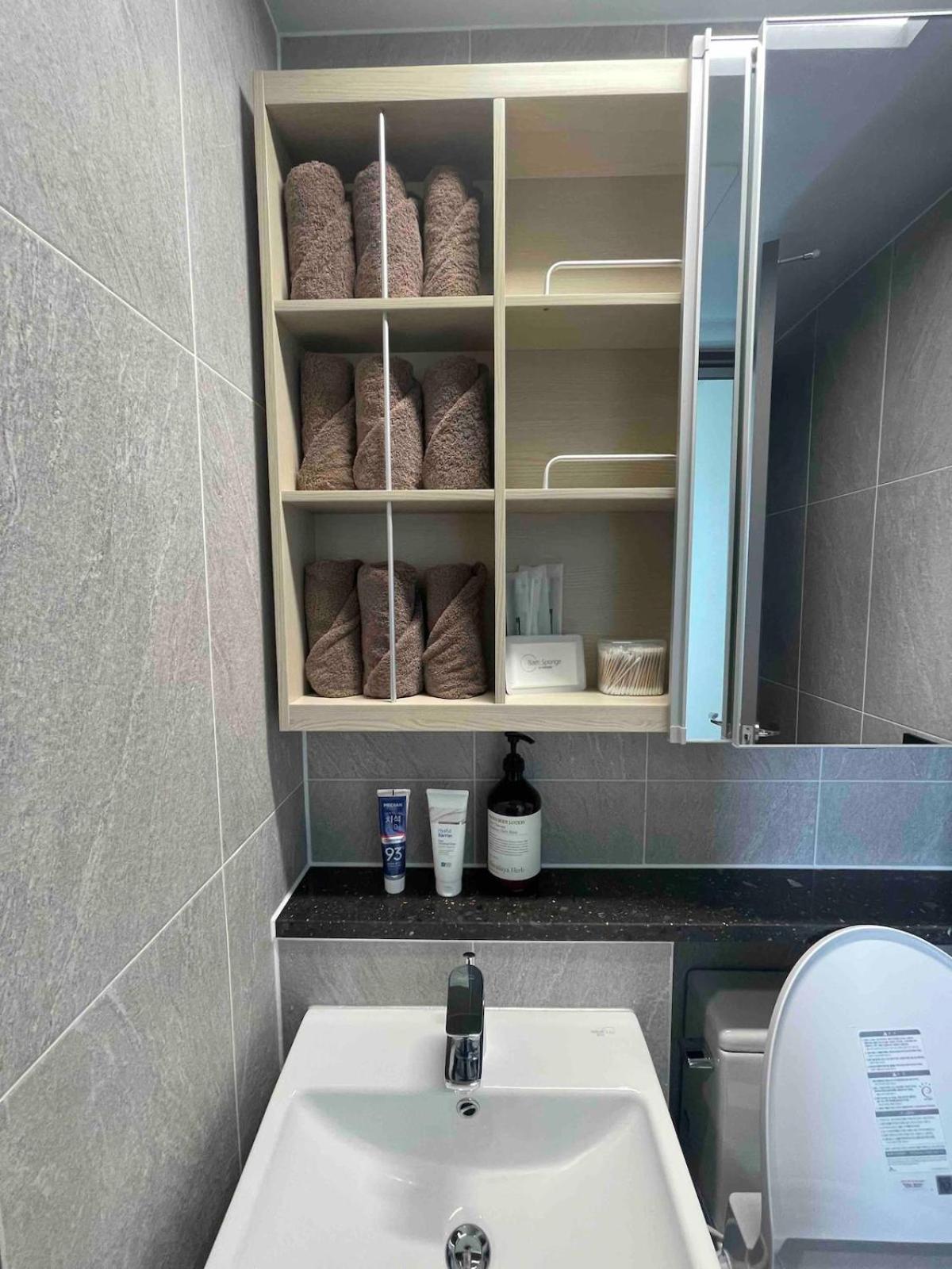 Apartment # Fantastic View Of The Entire Gwangan Bridge # Free Parking # Gym & Sauna