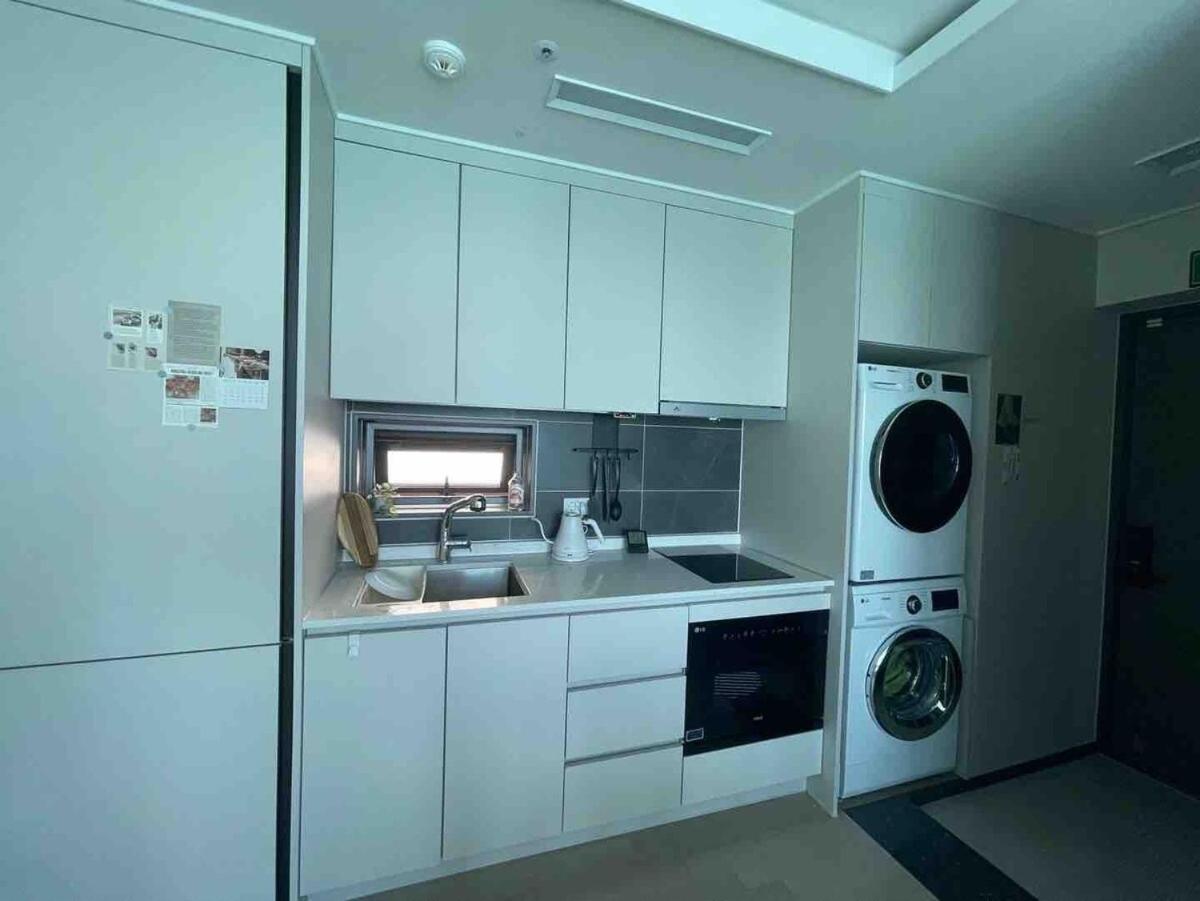 # Fantastic View Of The Entire Gwangan Bridge # Free Parking # Gym & Sauna Apartment *